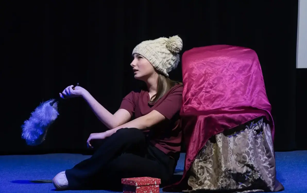 \zdjęcie przedstawia uczestniczkę konkursu na monodram 'Młodzi koryfeusze'